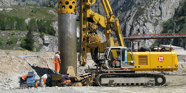 Pfahlbohrmaschine in Andermatt